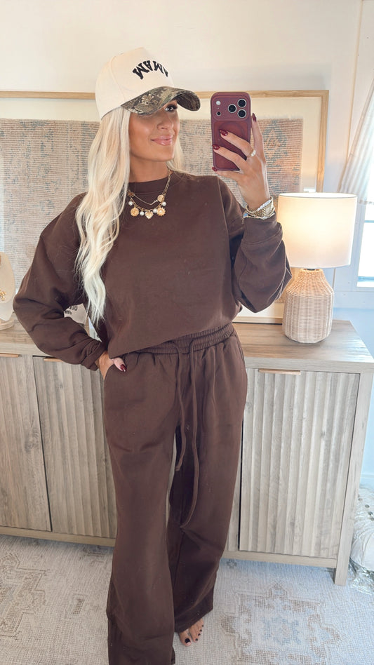 Long Sleeve Pullover + Sweatpants Set - Chocolate