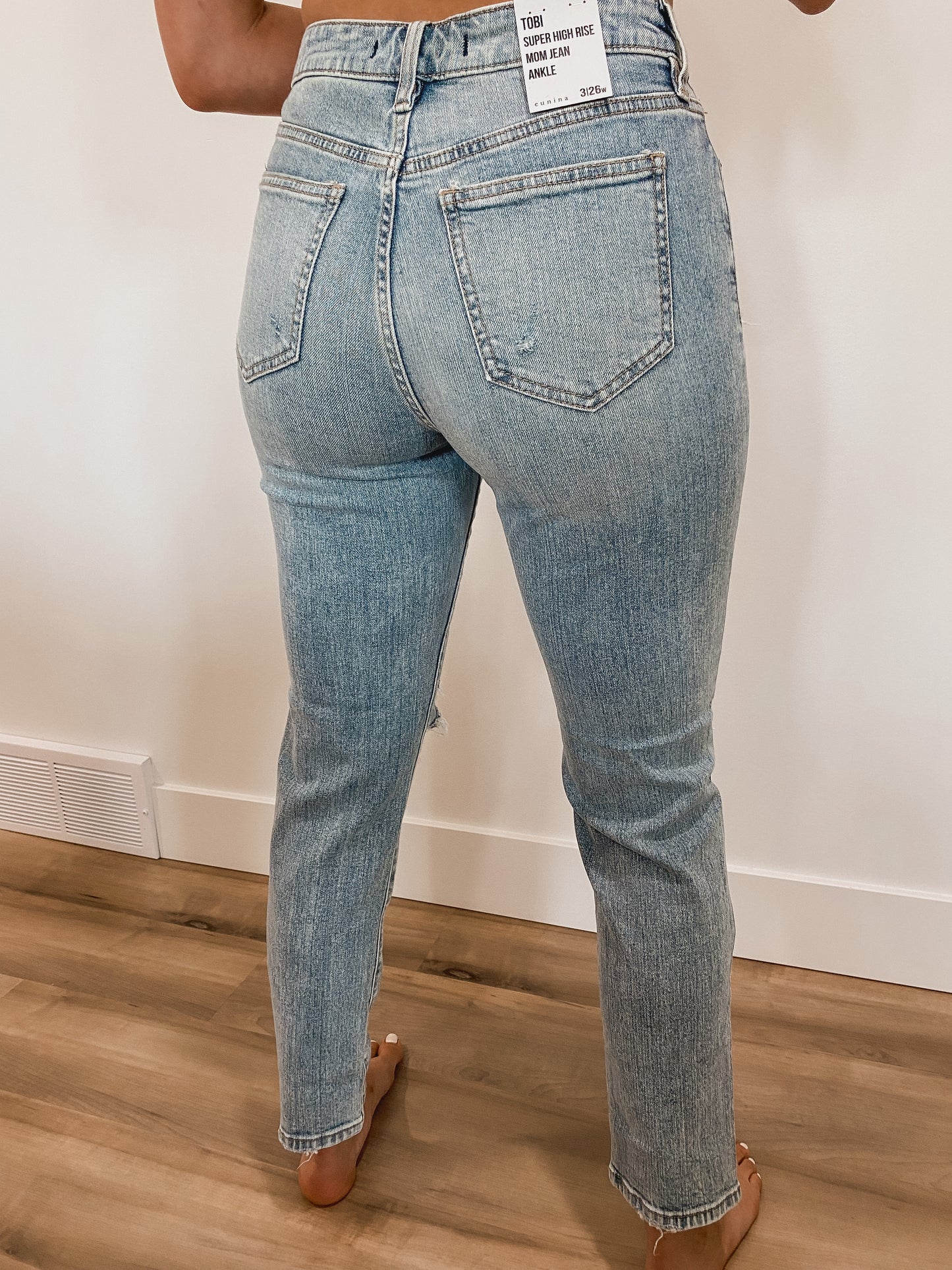 Super High Rise Mom Ankle Jean